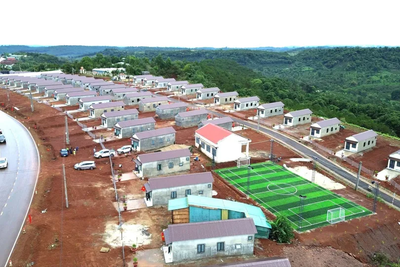 Bàn giao 60 căn nhà cho người dân vùng biên Lâm Đồng