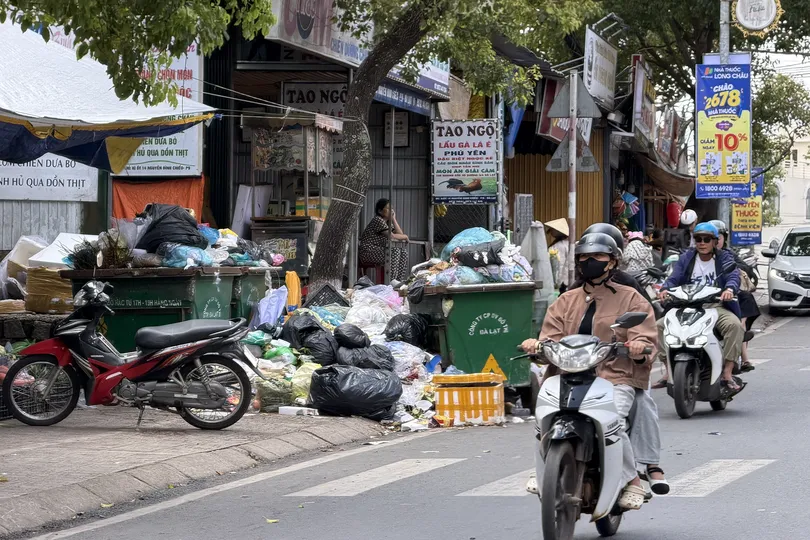 Nhà máy ngưng tiếp nhận, rác tràn ngập đường phố Đà Lạt