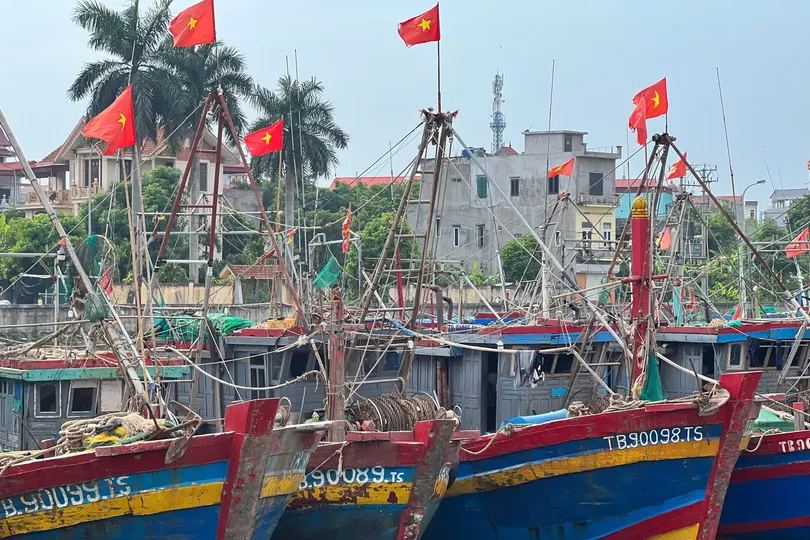 Tỉnh Quảng Ninh và Ninh Bình cấm biển từ trưa và chiều 3-7 