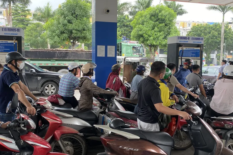 Hà Nội: Cửa hàng xăng dầu đã hoạt động trở lại nhưng vẫn lo thiếu nguồn cung