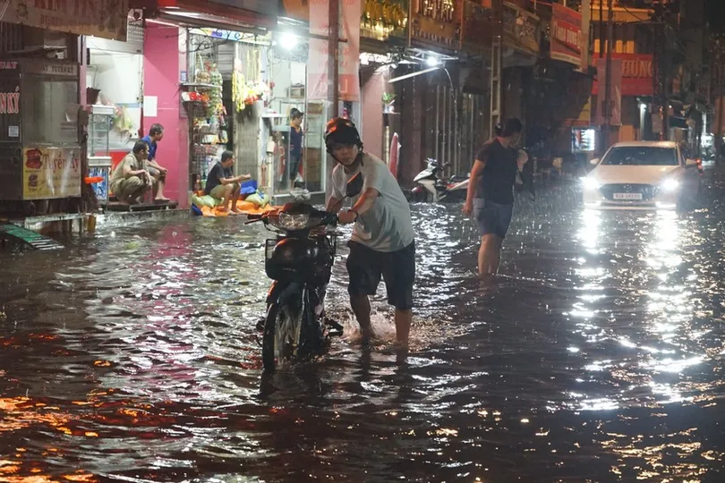 Chiều tối nay TPHCM có thể mưa, triều cường gây ngập