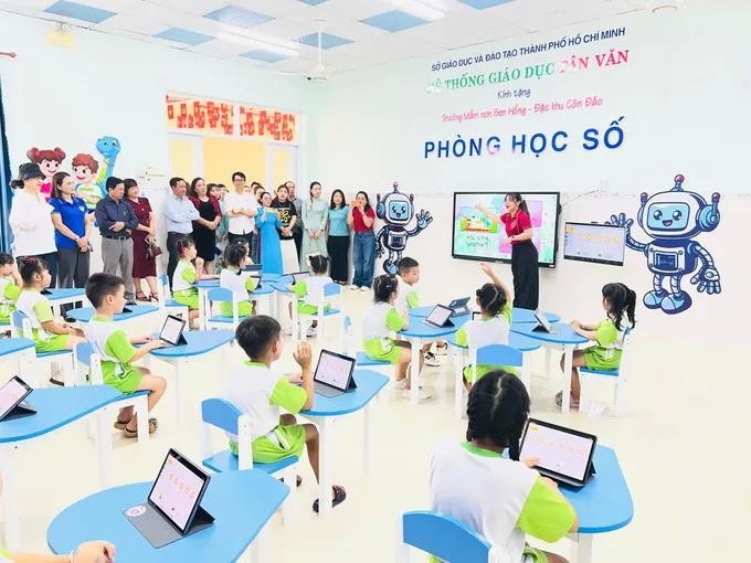 价值4亿5000万元的现代化数字教室。