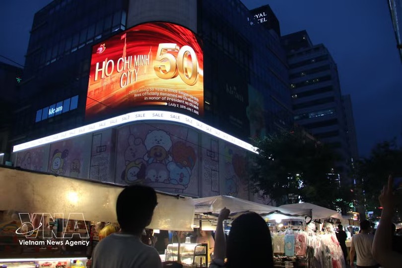 宣传影像亮相首尔市中心电子屏幕。