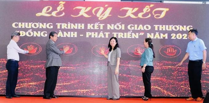 “三项对接”企业辅助合作签约仪式。 