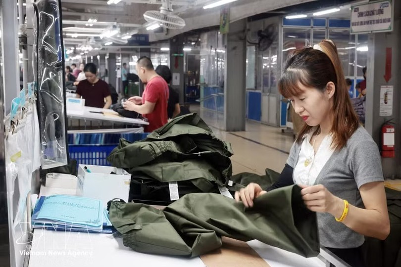太原省TNG纺织服装股份公司生产出口欧盟市场的产品。