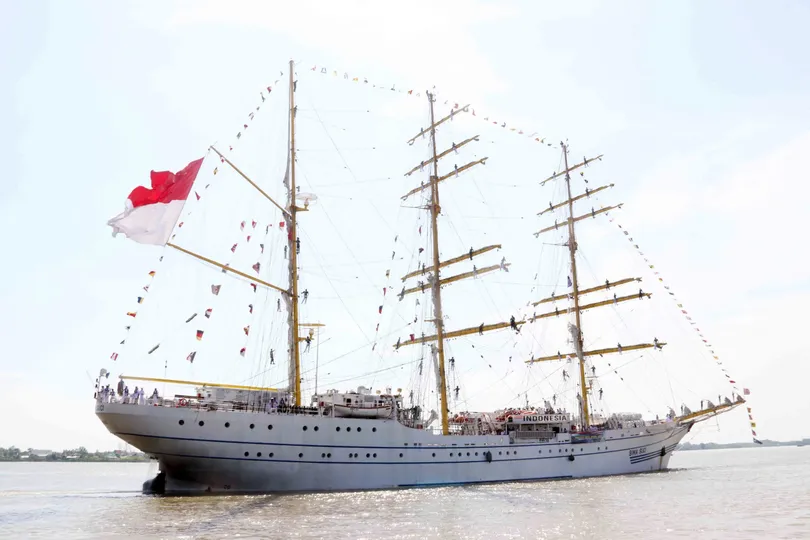 Tàu buồm huấn luyện KRI Bima Suci thuộc Hải quân Indonesia cập cảng Sài Gòn - Hiệp Phước, TPHCM