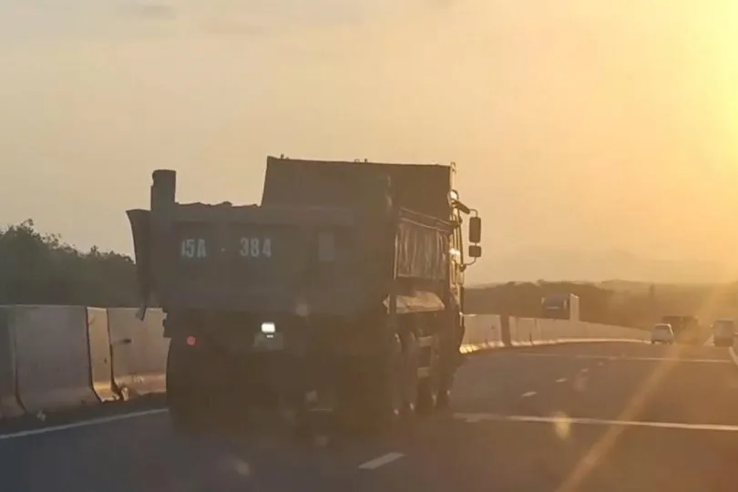 Xử phạt tài xế xe ben “bám làn trái” trên cao tốc Phan Thiết – Dầu Giây