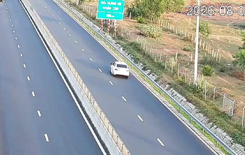 Lùi xe trên đường cao tốc Vĩnh Hảo - Phan Thiết, nữ tài xế bị phạt 35 triệu đồng
