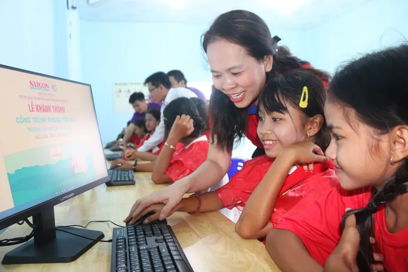 Mang phòng tin học đến vùng cao Lâm Đồng