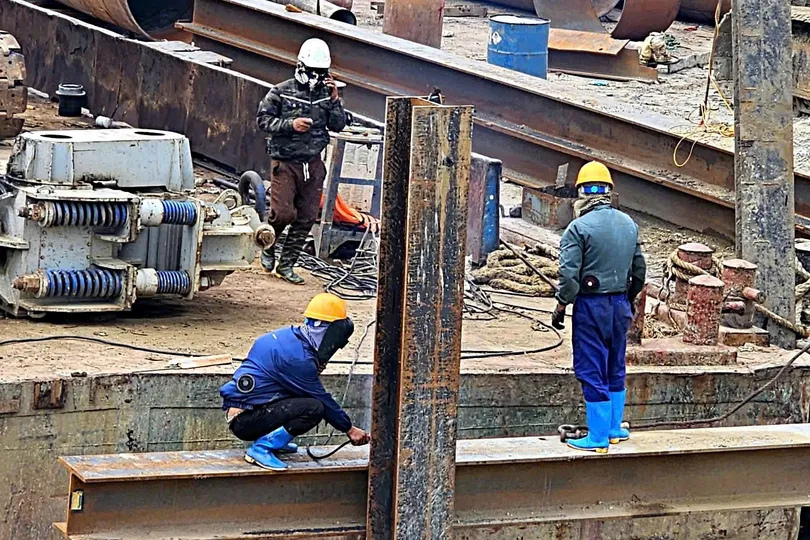 Gồng mình dưới “chảo lửa” hơn 40°C