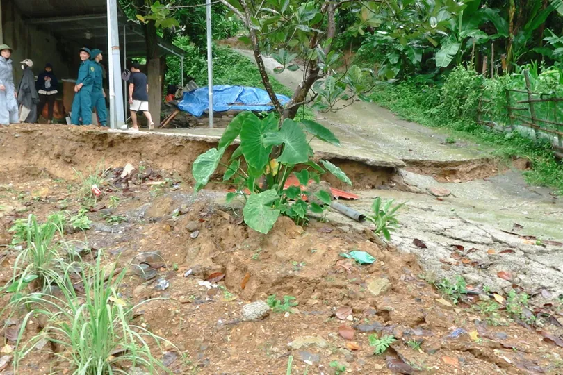 Thanh Hóa: Sơ tán khẩn cấp 17 hộ dân khỏi khu vực nguy cơ sạt lở