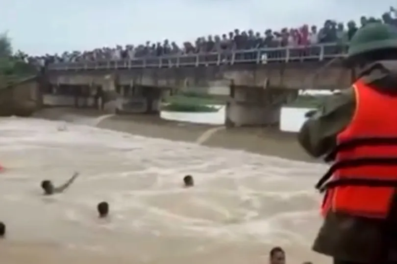 Thời điểm các đơn vị chức năng và người dân nỗ lực tìm kiếm anh H.S.V.
