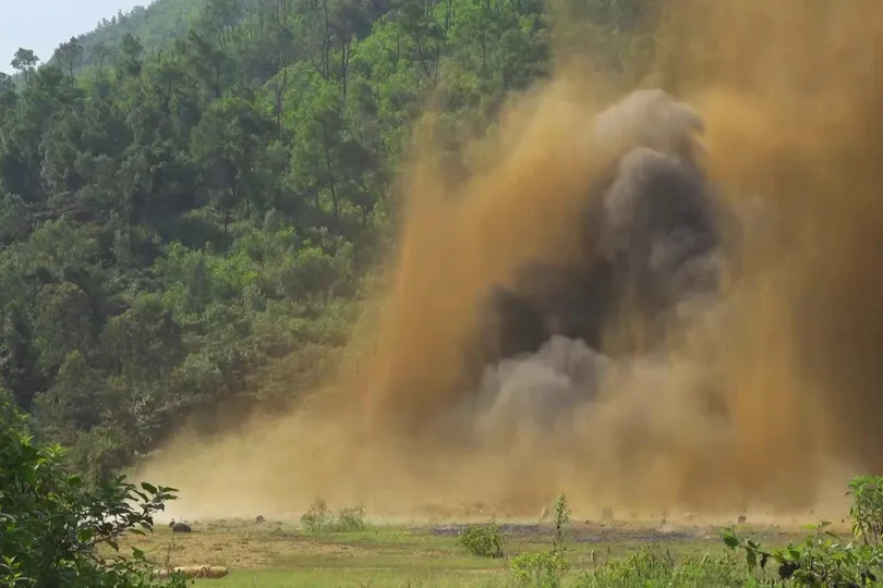 Quả bom đã được hủy nổ đảm bảo an toàn. Ảnh: TRỌNG SƠN