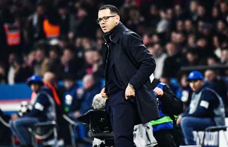 HLV Liam Rosenior cho biết sẽ làm rõ vụ rò rỉ thông tin đội hình xuất phát của Chelsea.