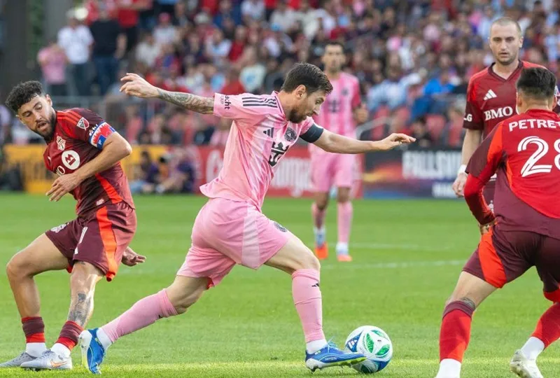 Lionel Messi đang thấy cơ hội thắng danh hiệu đến nhanh hơn trong vài tháng tới. Ảnh: THX
