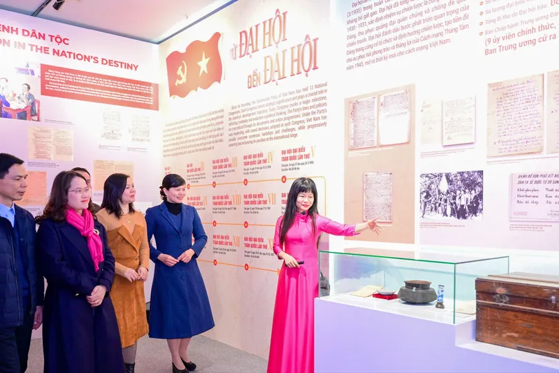 Hơn 200 tài liệu, hình ảnh, hiện vật quý giá về các kỳ Đại hội Đảng