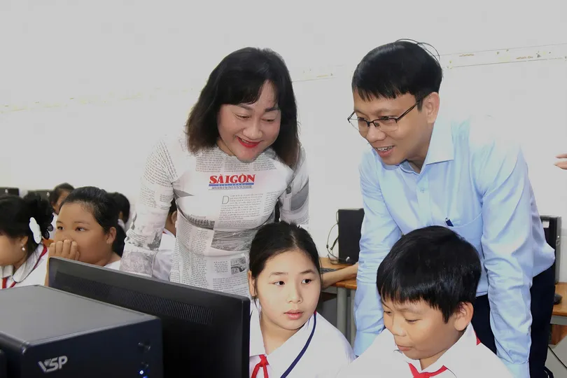 Mang hơi ấm mùa xuân về vùng lũ miền Trung