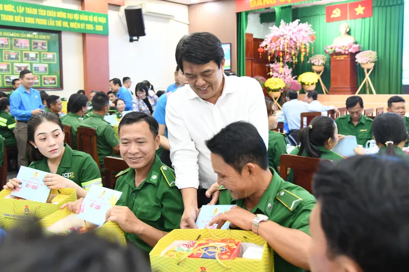 Chăm lo Tết đến hơn 300 đoàn viên, người lao động Công ty TNHH MTV Dịch vụ công ích Thanh niên xung phong