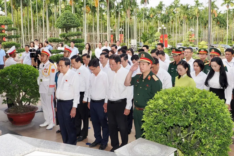 Chủ tịch Quốc hội Trần Thanh Mẫn dâng hoa, dâng hương tại Di tích lịch sử quốc gia Ngã Ba Giồng