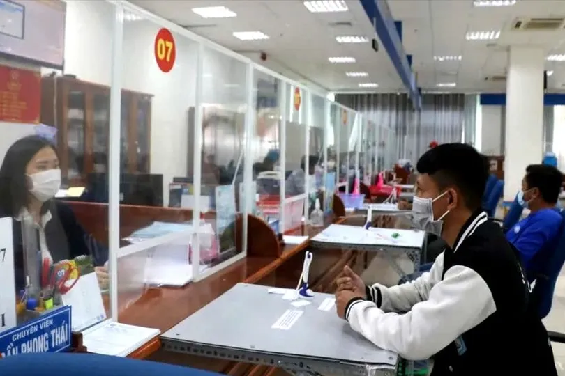 Phó Thủ tướng Phạm Thị Thanh Trà ký văn bản số 412/TTg-TCCV, yêu cầu triển khai các nhiệm vụ trọng tâm về tổ chức bộ máy, công vụ, công chức, thi đua, khen thưởng. Ảnh: TẤN THÁI