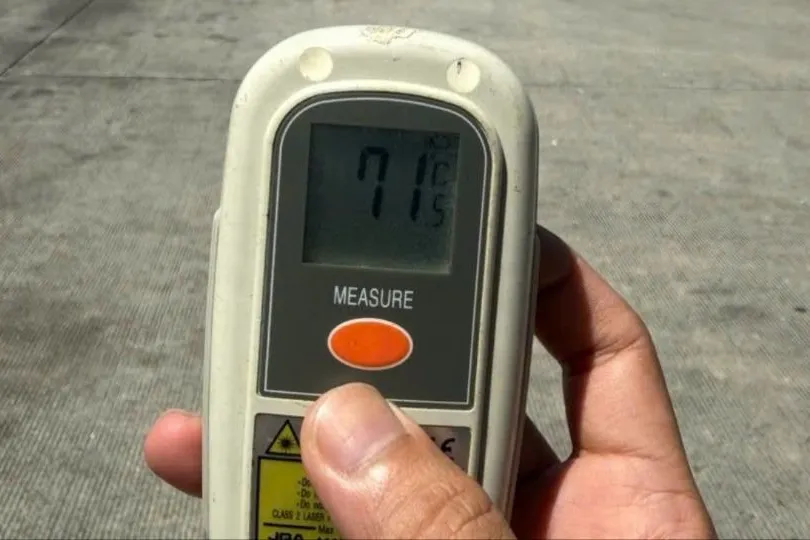 Nhiệt độ bề mặt bê tông tại sân bay Nội Bài chạm 71°C