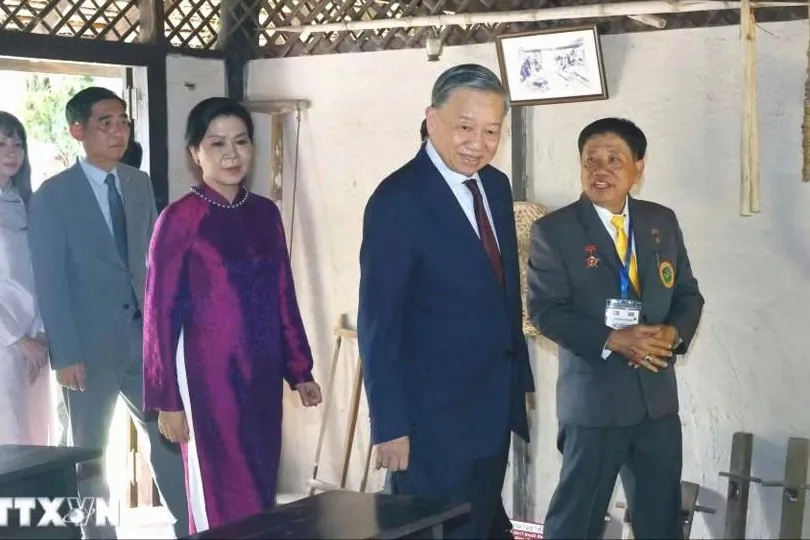 Tổng Bí thư, Chủ tịch nước và Phu nhân thăm Khu di tích Chủ tịch Hồ Chí Minh ở Udon Thani