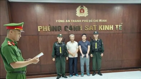 TPHCM: Bắt 2 chủ cơ sở sản xuất, buôn bán thuốc đông dược cấm lưu hành