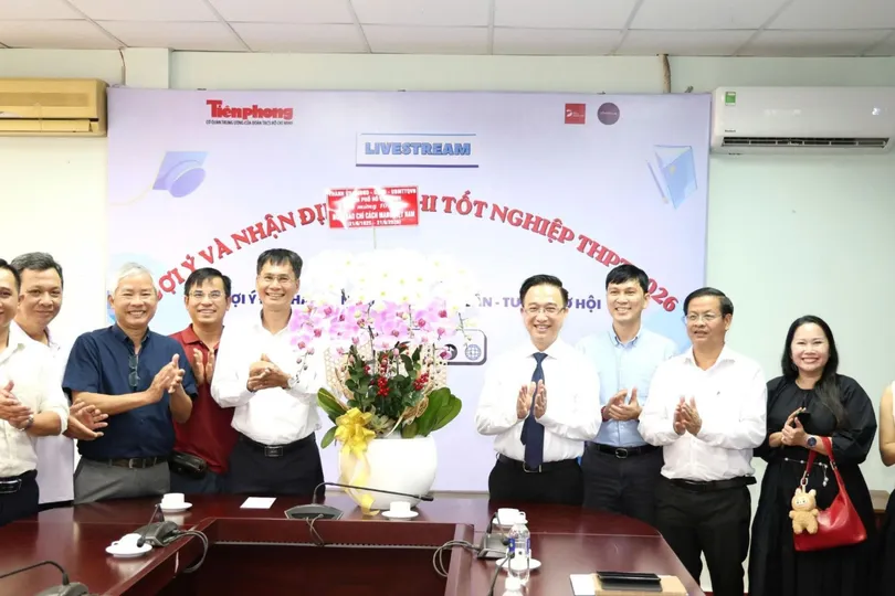 Phó Bí thư Thành ủy TPHCM Đặng Minh Thông thăm Văn phòng đại diện Báo Tiền Phong tại TPHCM