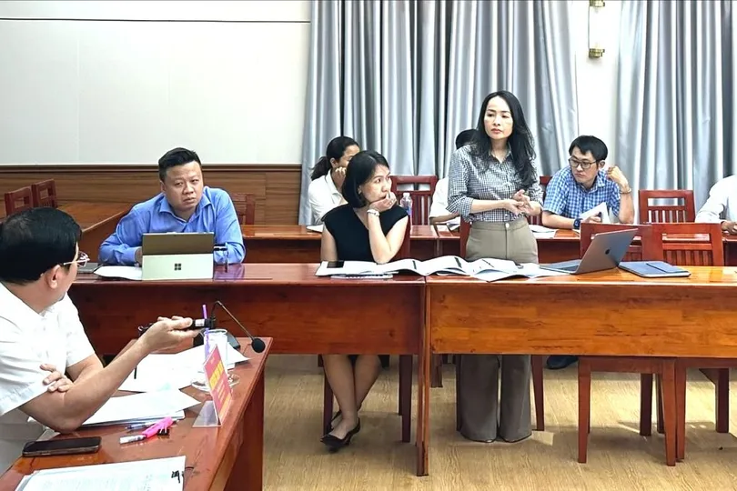 Buổi họp gỡ vướng cấp sổ hồng của Tổ công tác 1645. Ảnh: THANH HIỀN