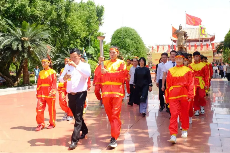Rước lửa thiêng trước “đại hội võ lâm” quốc tế tại Gia Lai