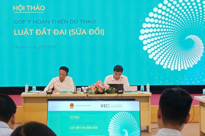 Hội thảo “Góp ý hoàn thiện dự thảo Luật Đất đai (sửa đổi)” do VCCI tổ chức sáng 27-8 là hội thảo đầu tiên lấy ý kiến về dự thảo sửa đổi Luật Đất đai 2024. Ảnh: LƯU THỦY