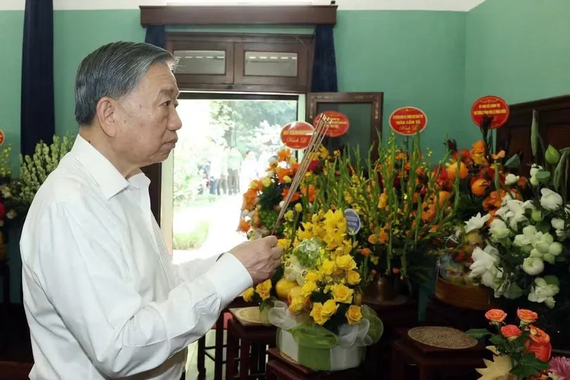 Tổng Bí thư, Chủ tịch nước Tô Lâm dâng hương tưởng nhớ Chủ tịch Hồ Chí Minh