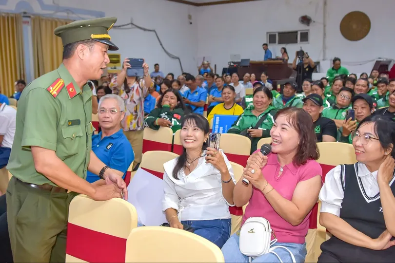 Buổi tuyên truyền về xây dựng mô hình “Nhà trọ không tội phạm, không ma túy” do LĐLĐ TPHCM tổ chức dành cho chủ nhà trọ. Ảnh: HỒNG ĐÀO