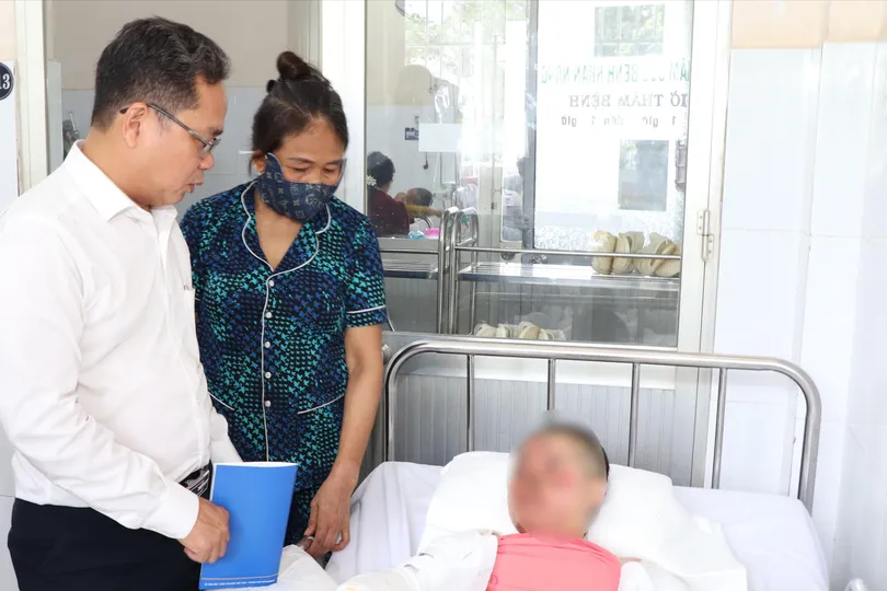 Thăm hỏi, hỗ trợ nạn nhân vụ cháy tại phường Đông Hưng Thuận