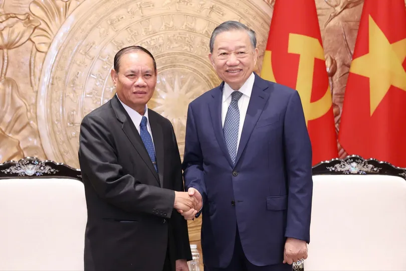 Tổng Bí thư, Chủ tịch nước Tô Lâm tiếp đồng chí Vilay Lakhamphong, Thường trực Ban Bí thư Trung ương Đảng Nhân dân Cách mạng Lào, chiều 15-10-2026. Ảnh: QUANG PHÚC