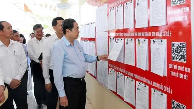 Chủ tịch Quốc hội kiểm tra công tác chuẩn bị bầu cử tại Đồng Nai