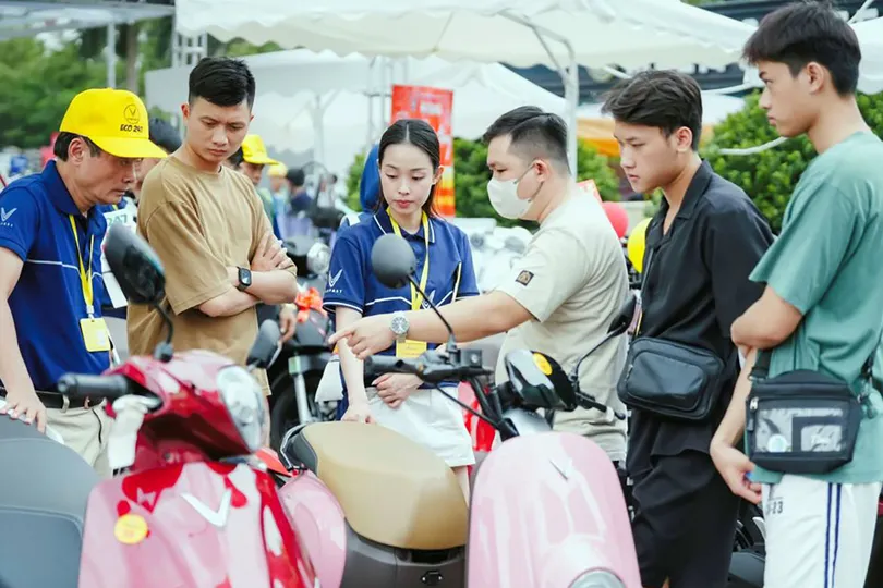 TP Hà Nội: Người dân chuyển đổi sang phương tiện xanh