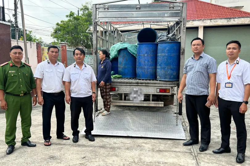 Lực lượng chức năng phát hiện xe tải chở hơn 1,4 tấn heo bốc mùi hôi thối
