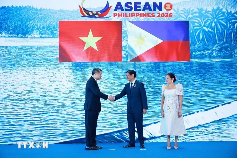 Tổng thống Philippines Ferdinand Romualdez Marcos Jr, Chủ tịch ASEAN năm 2026 đón Thủ tướng Lê Minh Hưng dự Hội nghị Cấp cao ASEAN lần thứ 48. Ảnh: Dương Giang/TTXVN