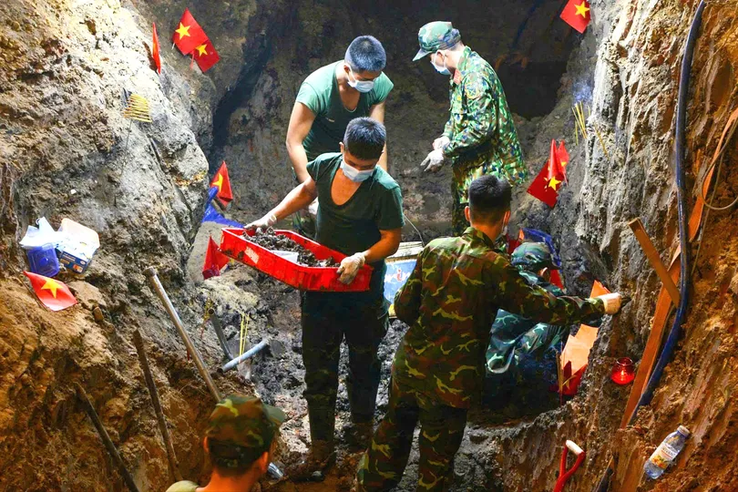 Cẩn trọng, trang nghiêm đưa các anh trở về