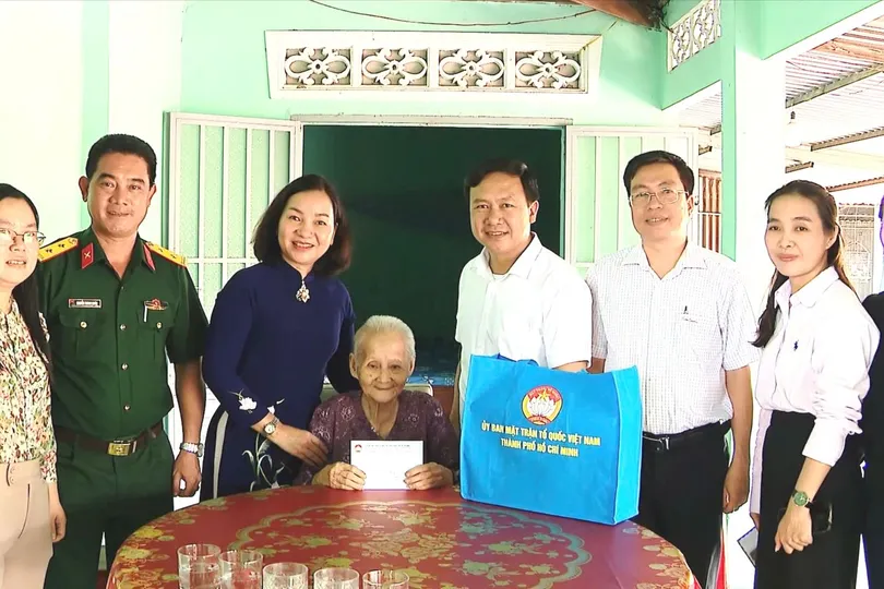 Thăm, tri ân gia đình chính sách và người có công tại TPHCM 