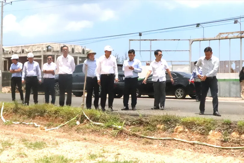 Thường trực HĐND TPHCM khảo sát tuyến đường ven biển