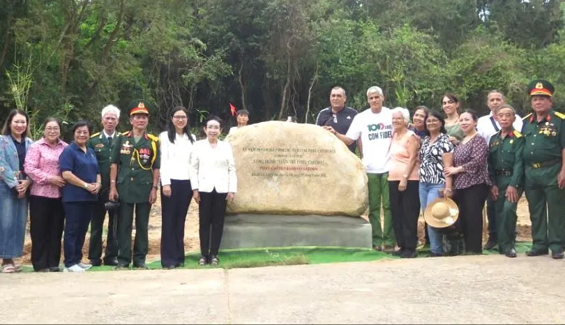 Các đại biểu trước "Vườn tre Fidel Castro" được khánh thành ngày 29-8-2026, tại Củ Chi. Ảnh: THỤY VŨ