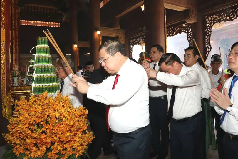 Dâng hoa, dâng hương tưởng niệm 57 năm ngày mất của Chủ tịch Hồ Chí Minh