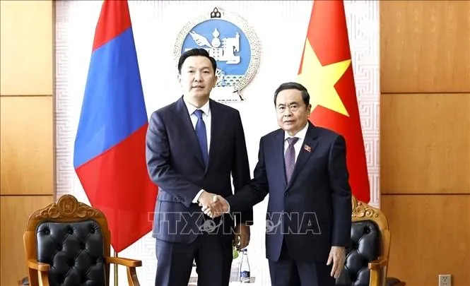 Chủ tịch Quốc hội Trần Thanh Mẫn hội kiến Thủ tướng Mông Cổ Nyam-Osor Uchral. Ảnh: TTXVN