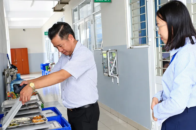 Nêu gương bằng kết quả công việc thực tế
