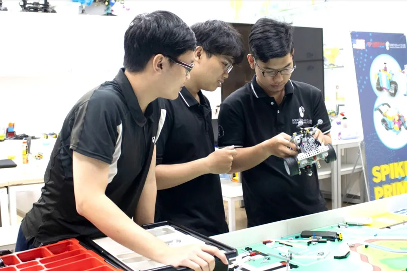Sinh viên Trường ĐH Khoa học Tự nhiên (ĐH Quốc gia TPHCM) trong giờ học thực hành. Ảnh: THANH HÙNG