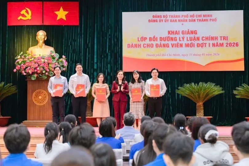  Gần 900 đảng viên tham gia lớp bồi dưỡng lý luận chính trị