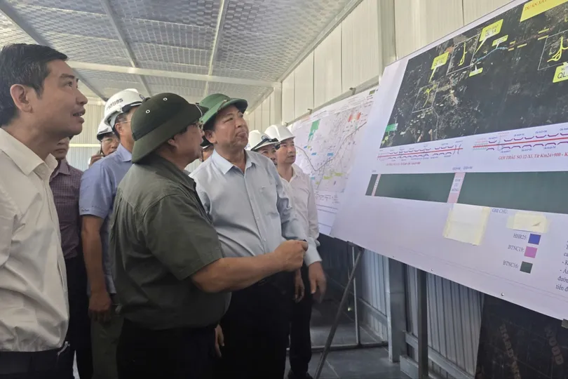 Thủ tướng Phạm Minh Chính kiểm tra tuyến cao tốc Bắc - Nam đoạn qua Đắk Lắk