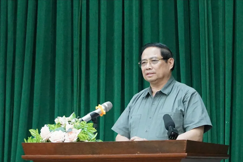 Thủ tướng Phạm Minh Chính phát biểu tại buổi làm việc, tối 1-3. Ảnh: H.G